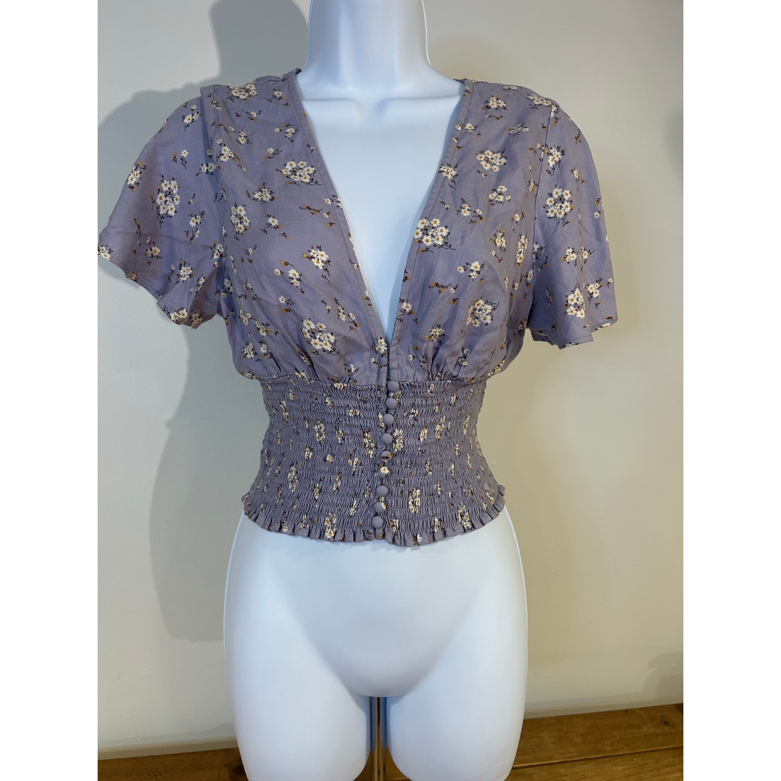 Forever 21 Sz M Purple Dainty Floral Deep V Neck Crop Flutter Cap Sleve Feminine